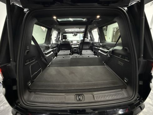 Used 2024 Jeep Wagoneer Series II image 33
