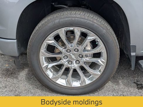 Used 2025 Chevrolet Silverado 1500 High Country w/ Technology Package AWD/4WD image 12