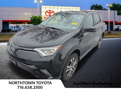 Used 2018 Toyota RAV4 LE image 14