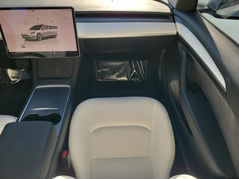 Used 2023 Tesla Model 3 Standard Range image 9