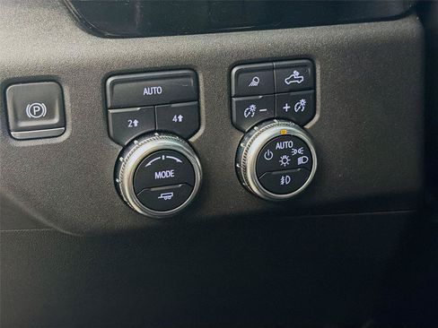 Used 2022 GMC Sierra 1500 Elevation w/ Elevation Premium Package AWD/4WD image 17
