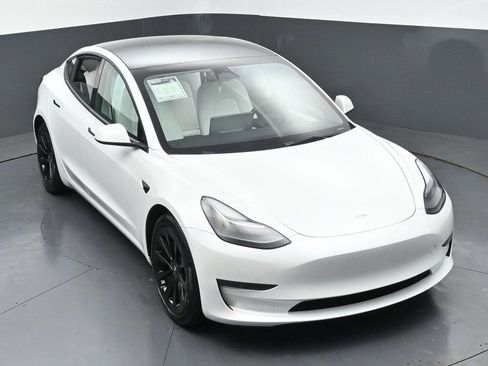 Used 2023 Tesla Model 3 Standard Range image 45