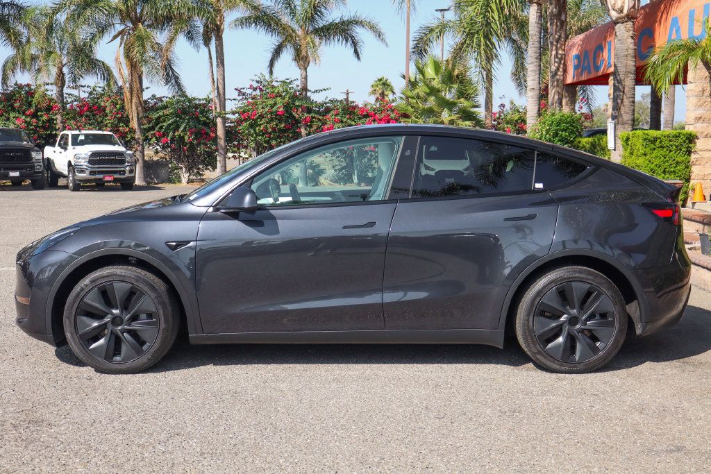 Used 2025 Tesla Model Y Long Range RWD image 5