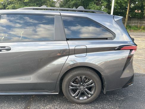 Used 2025 Toyota Sienna XSE w/ XSE Plus Package AWD/4WD image 4