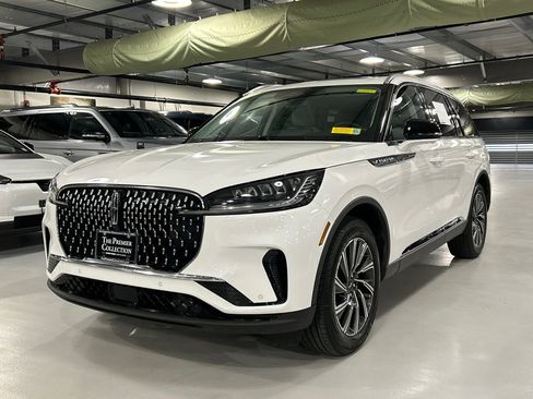 Used 2026 Lincoln Aviator AWD image 5