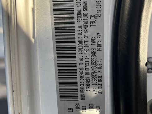 Used 2018 RAM 1500 Laramie w/ Cold Weather Group image 11