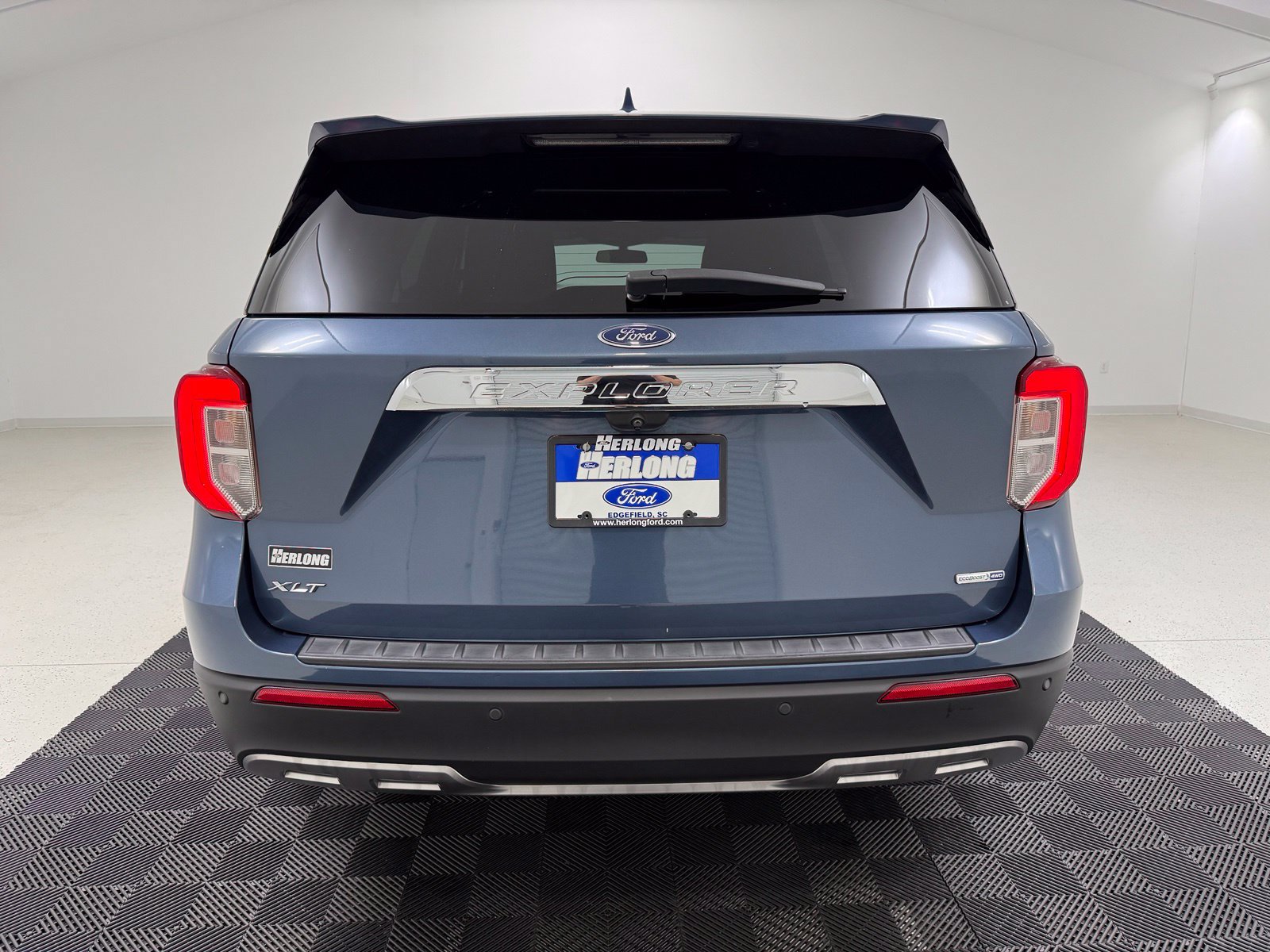 Used 2020 Ford Explorer XLT w/ Equipment Group 202A AWD/4WD image 6