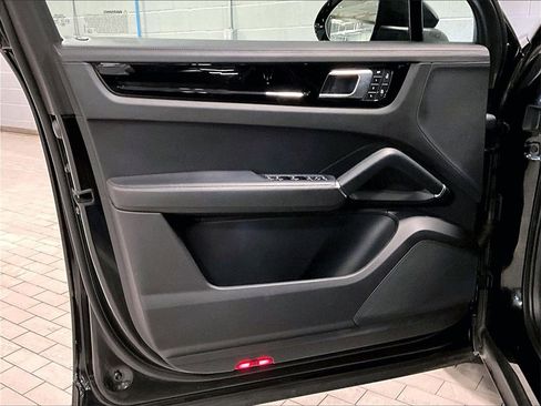 Certified 2023 Porsche Cayenne image 28