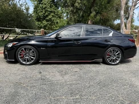 Used 2018 INFINITI Q50 Red Sport 400 w/ Sensory Package (Sport) RWD image 3