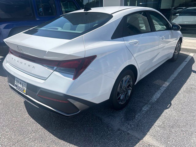 Certified 2024 Hyundai Elantra SEL FWD image 2