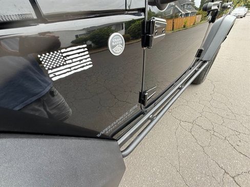 Used 2013 Jeep Wrangler Unlimited Sahara image 7