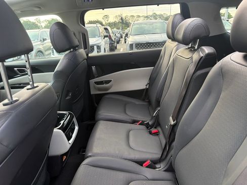 Certified 2024 Kia Carnival SX Prestige FWD image 21