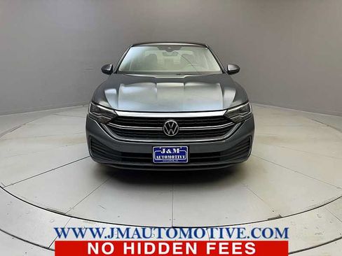 Used 2024 Volkswagen Jetta SE w/ Panoramic Sunroof Package FWD image 8