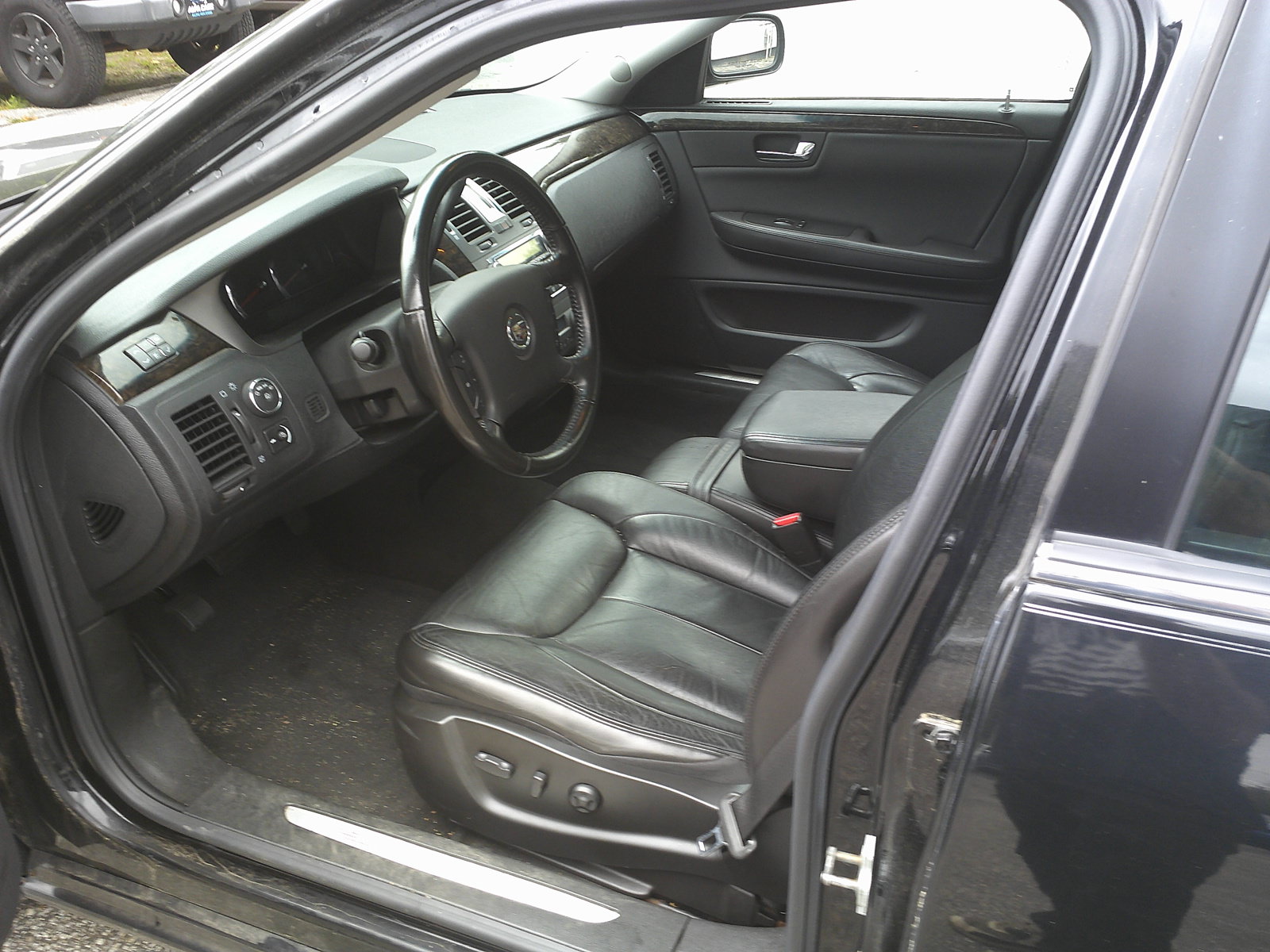Used 2010 Cadillac DTS Limousine FWD image 11