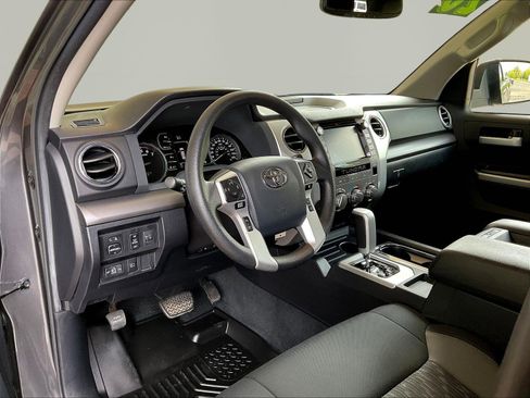 Used 2020 Toyota Tundra SR5 w/ SR5 Upgrade Package AWD/4WD image 18