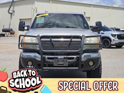 Used 2005 GMC Sierra 2500 SLE w/ Heavy-Duty Power Package AWD/4WD image 2