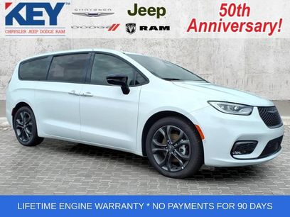New 2026 Chrysler Pacifica Select