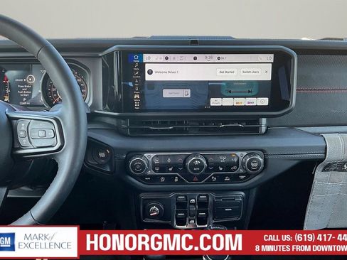 Used 2024 Jeep Gladiator Rubicon w/ Technology Group AWD/4WD image 10