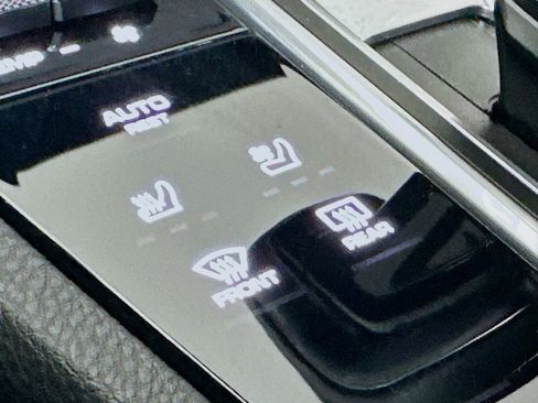 Certified 2023 Porsche Cayenne Coupe image 22