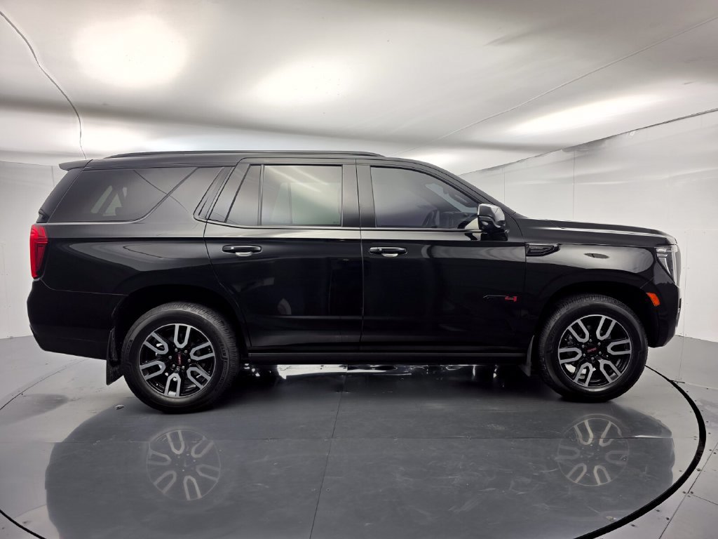 Used 2023 GMC Yukon AT4 w/ Technology Package AWD/4WD image 3