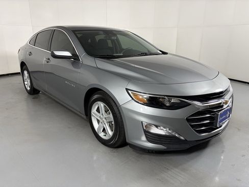 Used 2024 Chevrolet Malibu LT image 2