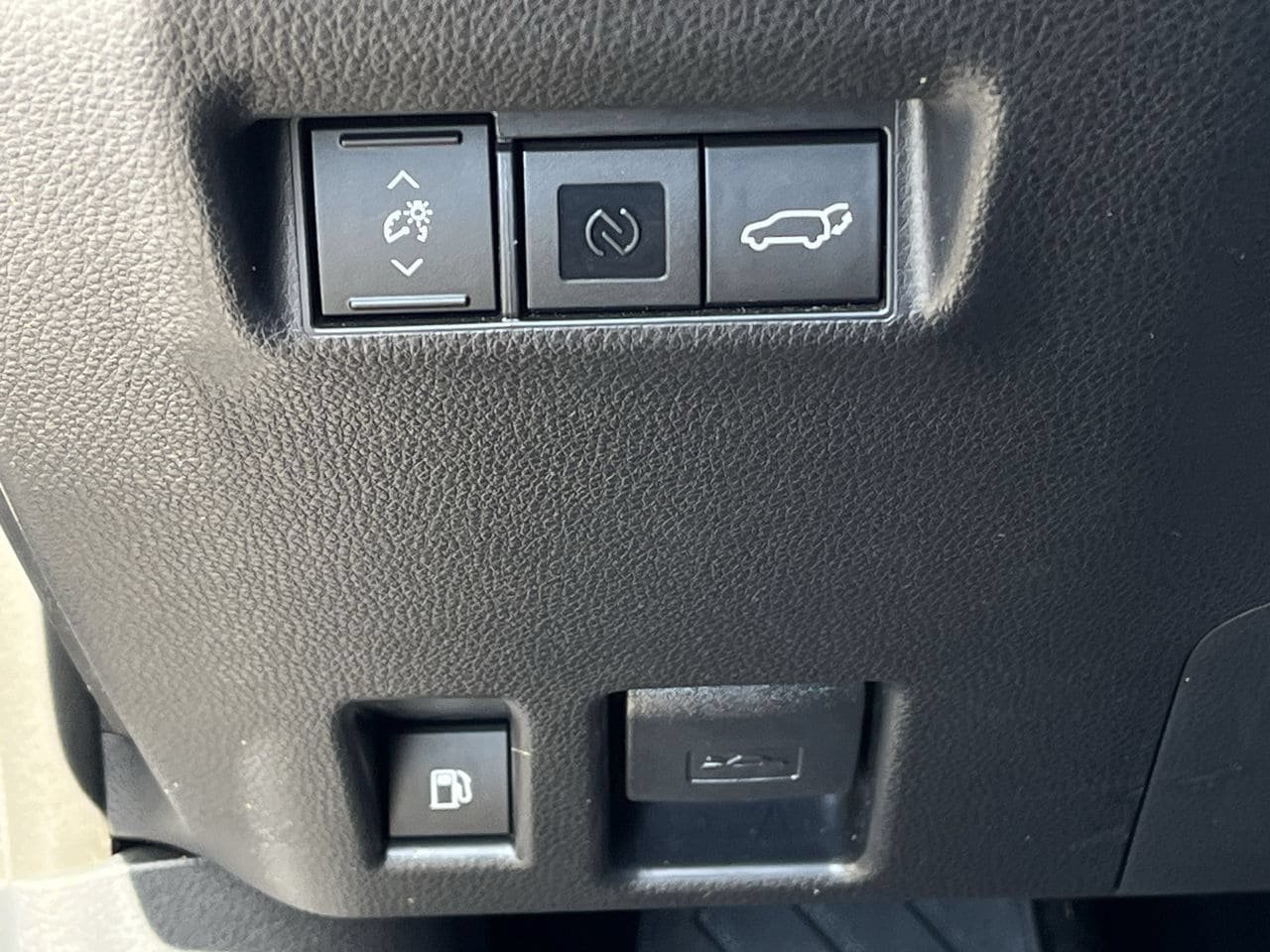 Used 2026 Toyota RAV4 XSE w/ Weather Package AWD/4WD image 20