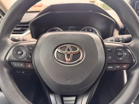 Used 2021 Toyota RAV4 XLE w/ Carpet Mat Package (TMS) image 33