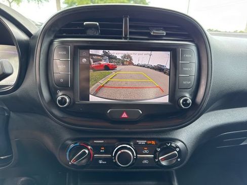 Used 2025 Kia Soul LX w/ LX Technology Package FWD image 28