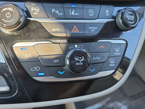 Used 2019 Chrysler Pacifica Touring-L w/ Advanced Safetytec Group FWD image 21