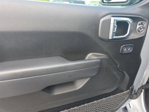 Used 2022 Jeep Gladiator Sport image 17