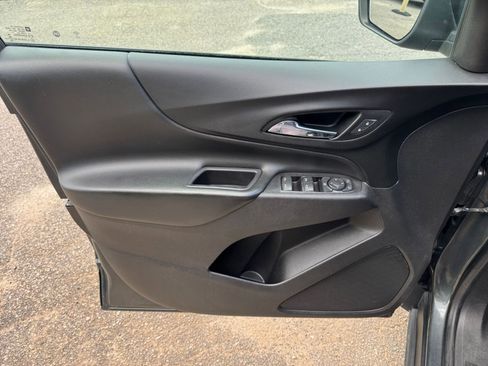 Used 2020 Chevrolet Equinox LT image 18