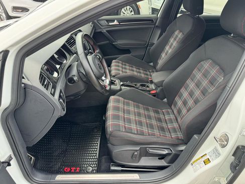 Used 2017 Volkswagen GTI SE image 13