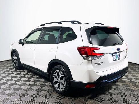 Used 2023 Subaru Forester Premium AWD/4WD image 5