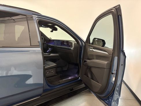 Used 2025 Cadillac Escalade Sport w/ Touring Package AWD/4WD image 44