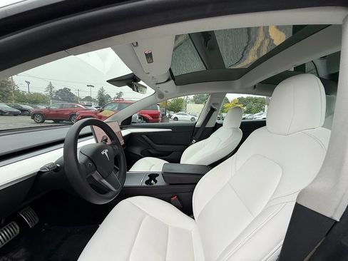Used 2022 Tesla Model 3 Long Range AWD/4WD image 22