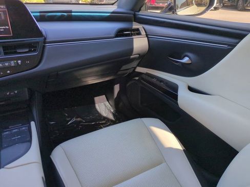 Certified 2022 Lexus ES 350 w/ Premium Package image 16