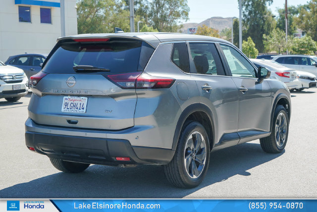Used 2024 Nissan Rogue SV FWD image 9