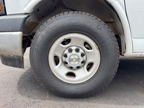 Used 2023 Chevrolet Express 2500 w/ Driver Convenience Package image 29