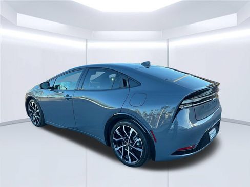 Used 2023 Toyota Prius Prime FWD image 3