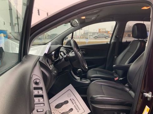 Used 2022 Chevrolet Trax LT w/ LT Convenience Package image 15