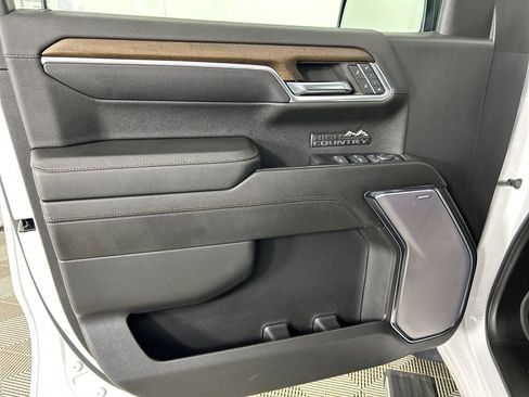 Used 2024 Chevrolet Silverado 1500 High Country w/ High Country Premium Package AWD/4WD image 12