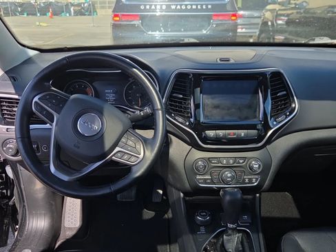 Used 2021 Jeep Cherokee Limited w/ Trailer Tow Group AWD/4WD image 2