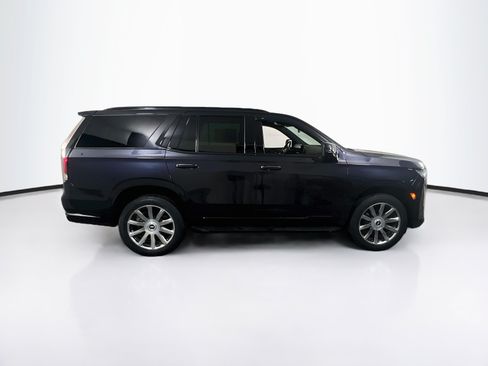 Used 2022 Cadillac Escalade Luxury w/ LPO, Illumination Package AWD/4WD image 4