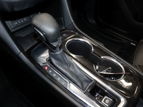 Used 2022 Chevrolet Equinox Premier FWD image 32