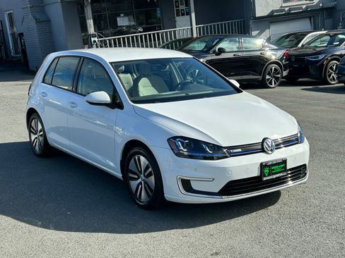 Used 2015 Volkswagen e-Golf SEL Premium image 3
