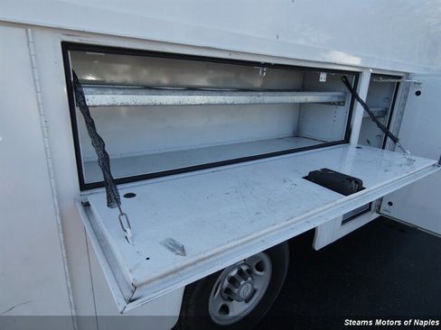 Used 2017 Chevrolet Express 3500 image 5