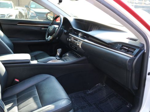 Used 2016 Lexus ES 350 w/ Luxury Package w/Wood Trim image 45