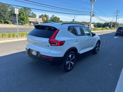 Certified 2025 Volvo XC40 B5 Plus AWD/4WD image 5