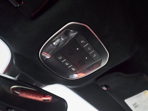 Used 2018 Ferrari 812 Superfast Base image 80