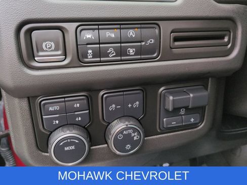 Used 2022 Chevrolet Tahoe Z71 w/ Luxury Package AWD/4WD image 37